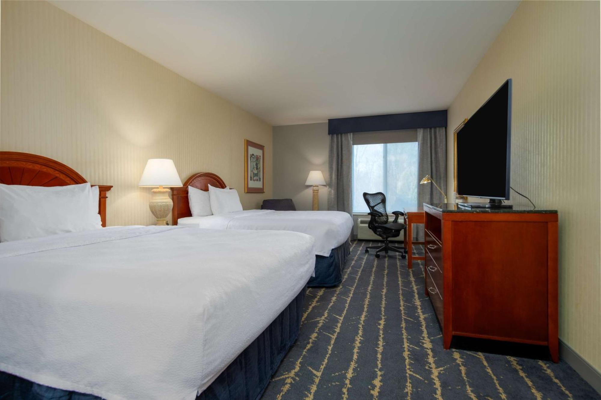 Hilton Garden Inn Milwaukee Northwest Conference Center Exterior foto